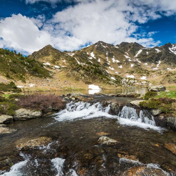 Discover the nature of the Pyrenees... on the hiking trails of the Natural Parks of Andorra