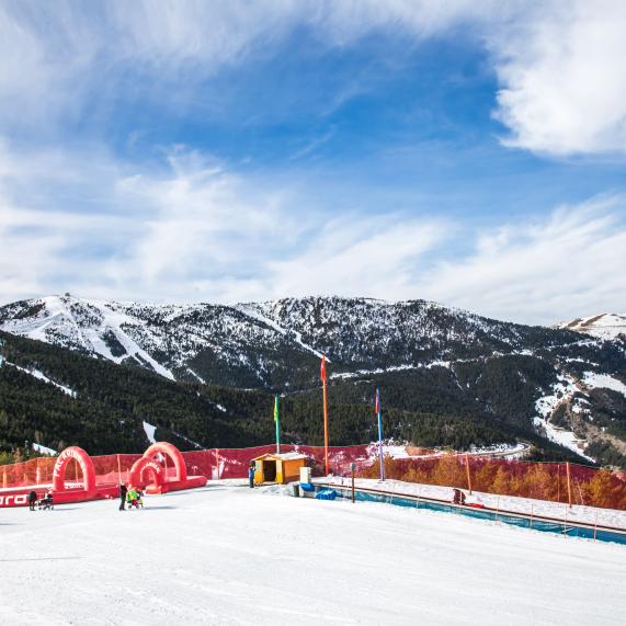 A l'Hotel El Pradet : forfaits de ski Vallnord et tout ce dont vous avez besoin pour profiter de l'hiver à Ordino...